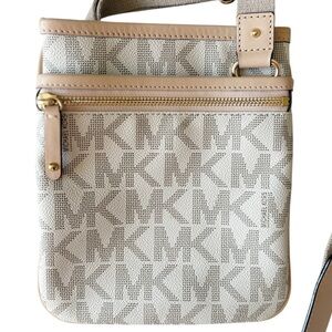 Michael Kors Jet Set Travel Vanilla Cream Crossbody Bag
